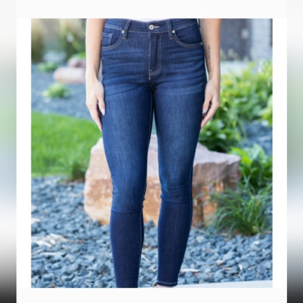 KanCan dark wash skinny jean sz 9